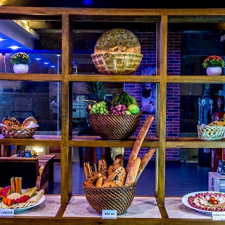Flowery Holiday Suites Kuwait City Bagian luar foto