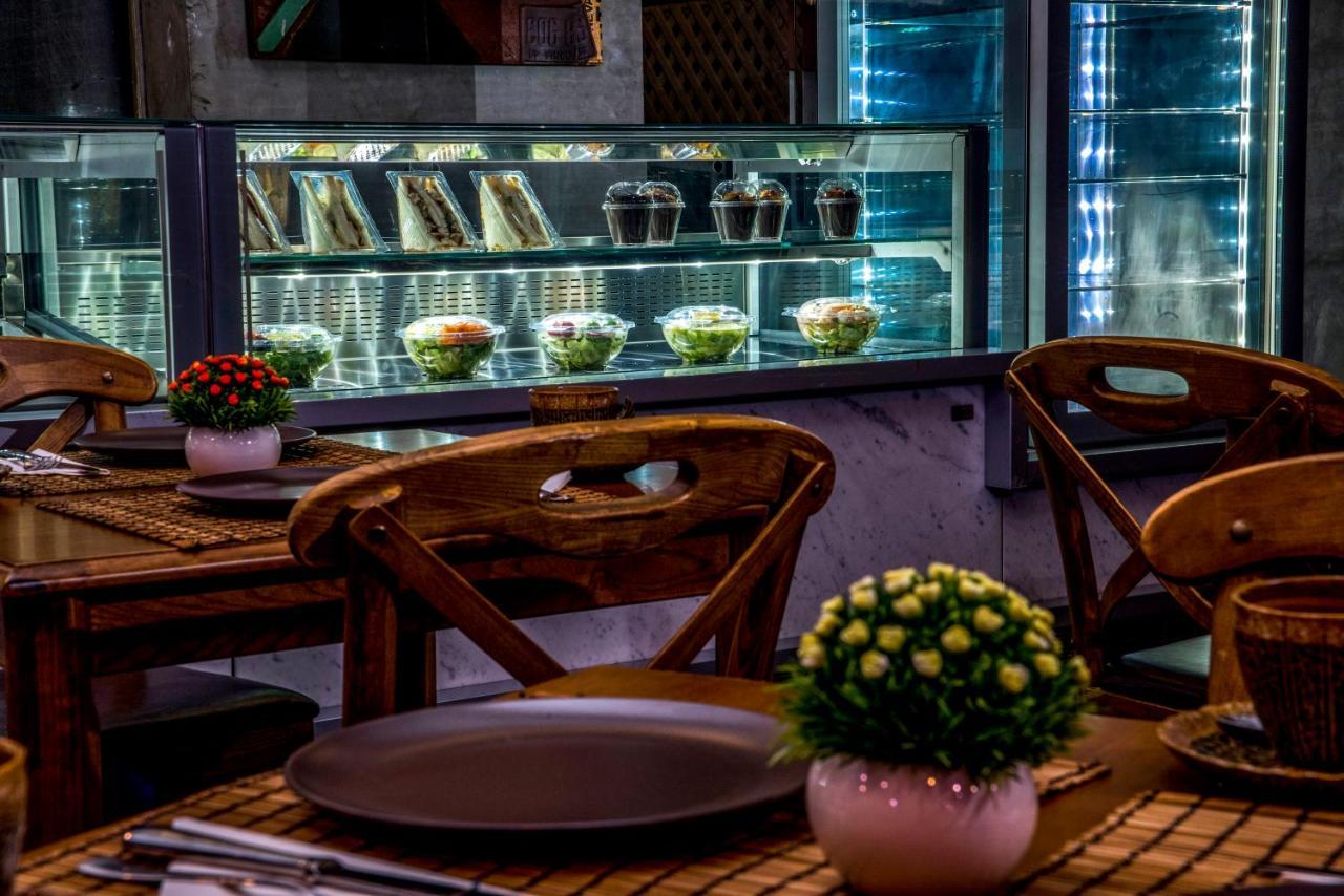 Flowery Holiday Suites Kuwait City Bagian luar foto