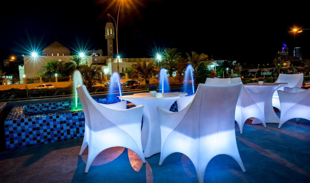 Flowery Holiday Suites Kuwait City Bagian luar foto